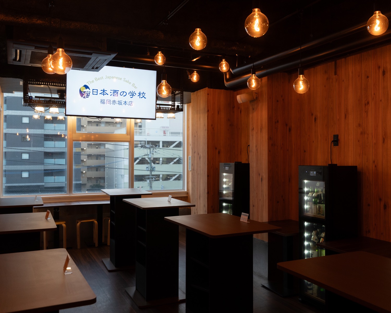 昼の明るい店内